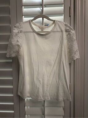 Lilly Pulitzer White Lace Sleeve Short-Sleeve Top